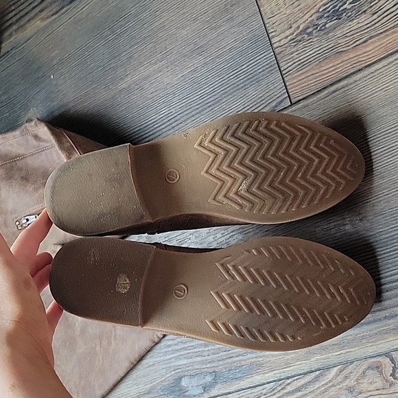 . - Picture 10 of 17